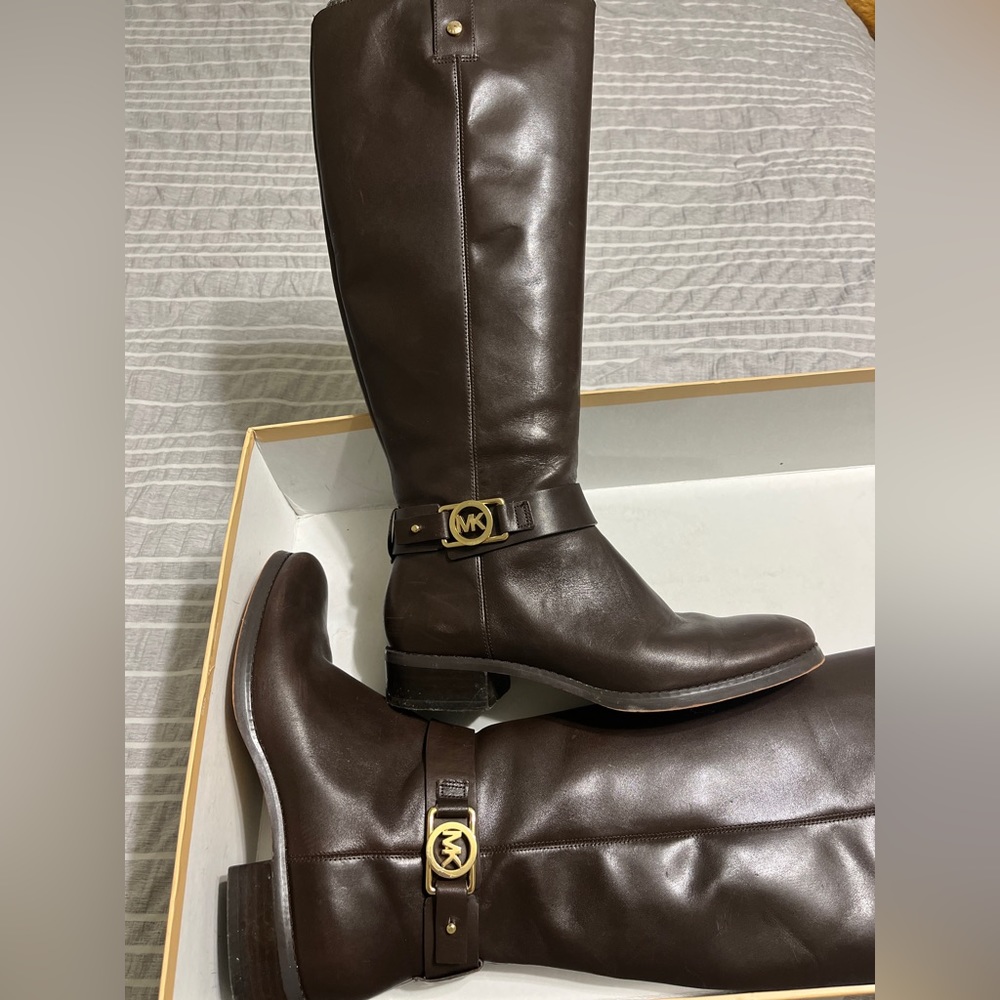 Michael by Michael K. Charm riding. Color: dark coffee. Size: 7 1/2